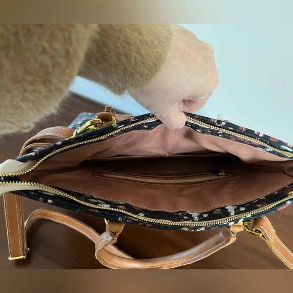 - Sustainable Sseko  Convertible Multicolor Canvas Zipper Tote, Backpack - Picture 4 of 10